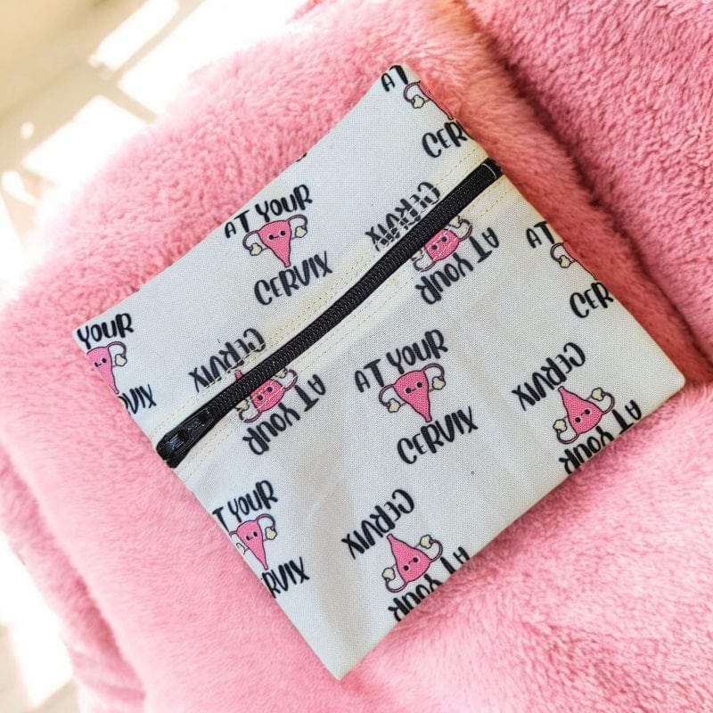 Bolsa para copa menstrual con cremallera en el cuello uterino