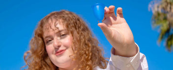Desktop menstrual cup blue standard