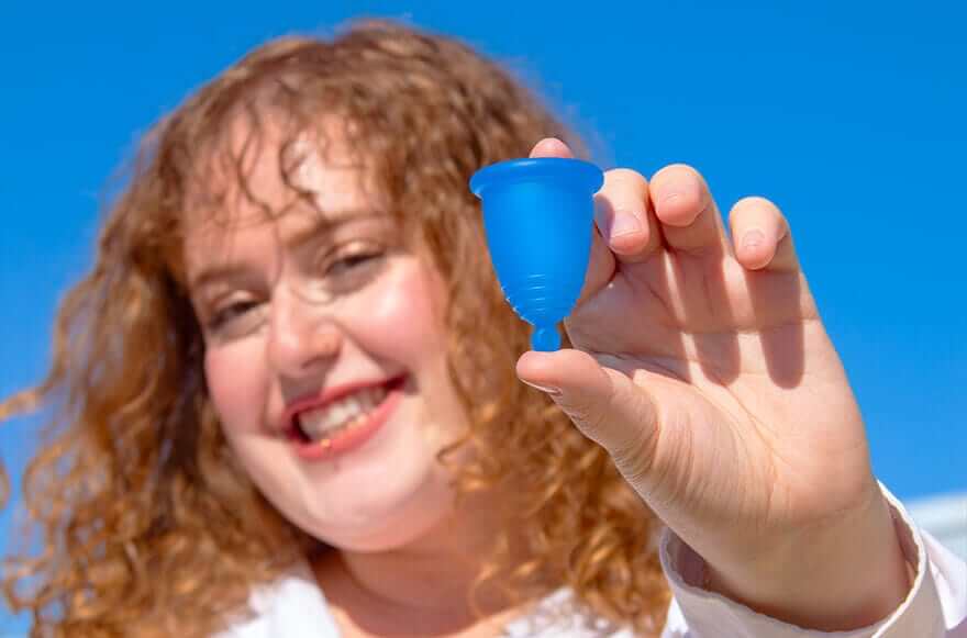 Copa menstrual móvil azul estándar